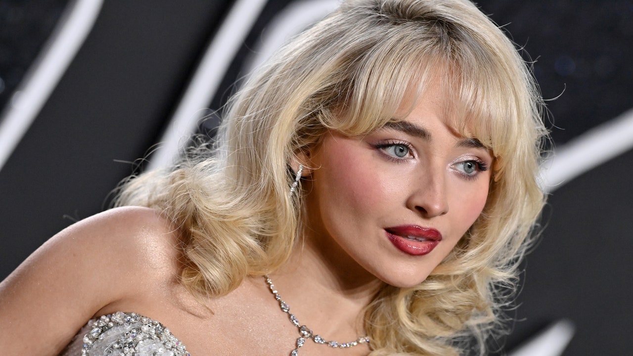Sabrina Carpenter, เพิ่ม, รายละเอียดเซอร์ไพรส์, มานิคูร์, จุดด่างพร้อย
