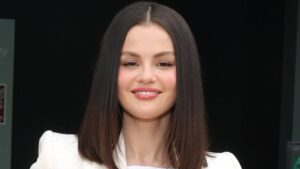 Selena Gomez, แผ่นปิดสิว, ขำขัน