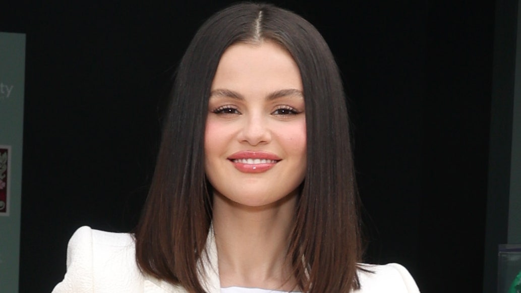 Selena Gomez, แผ่นปิดสิว, ขำขัน