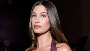 Hailey Bieber, วิดีโอ, มัลติทาสก์, เมคอัพ, ความเชี่ยวชาญ