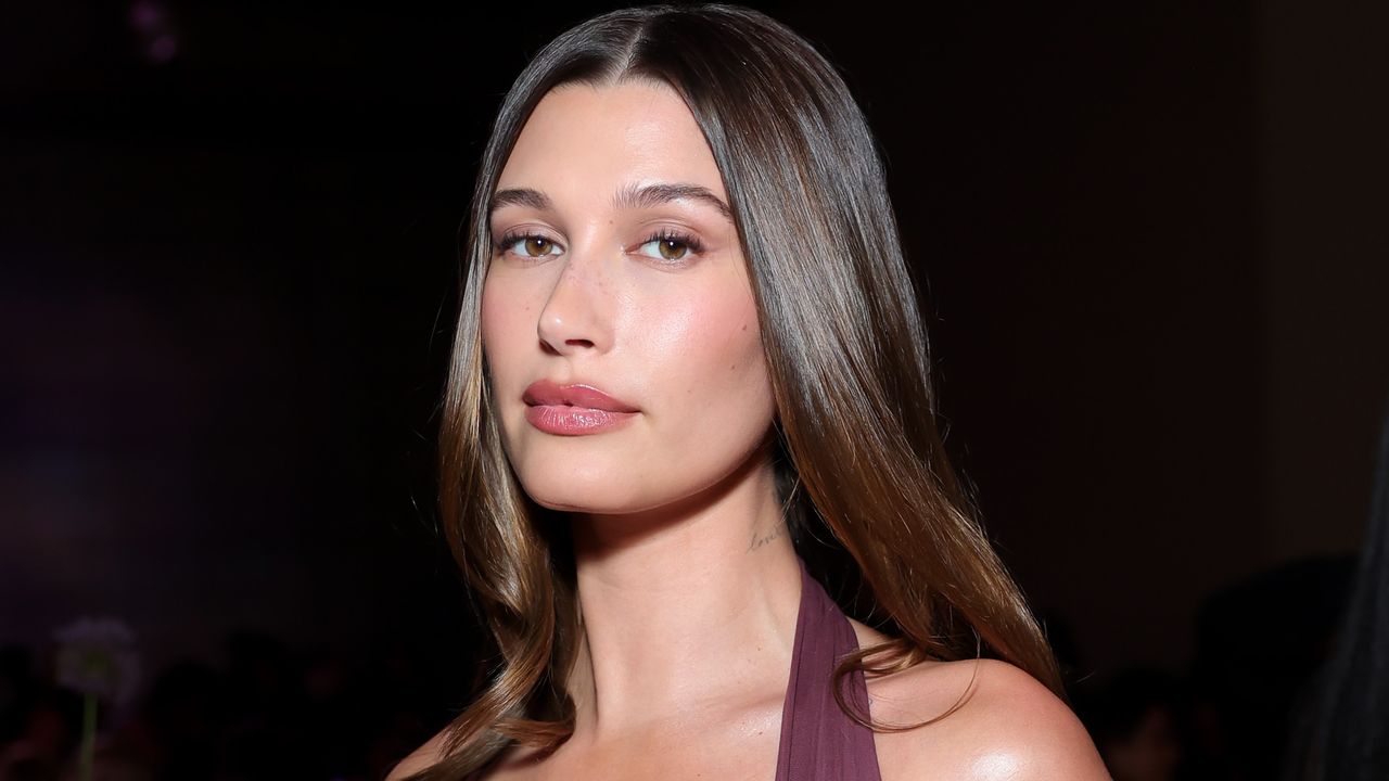 Hailey Bieber, วิดีโอ, มัลติทาสก์, เมคอัพ, ความเชี่ยวชาญ