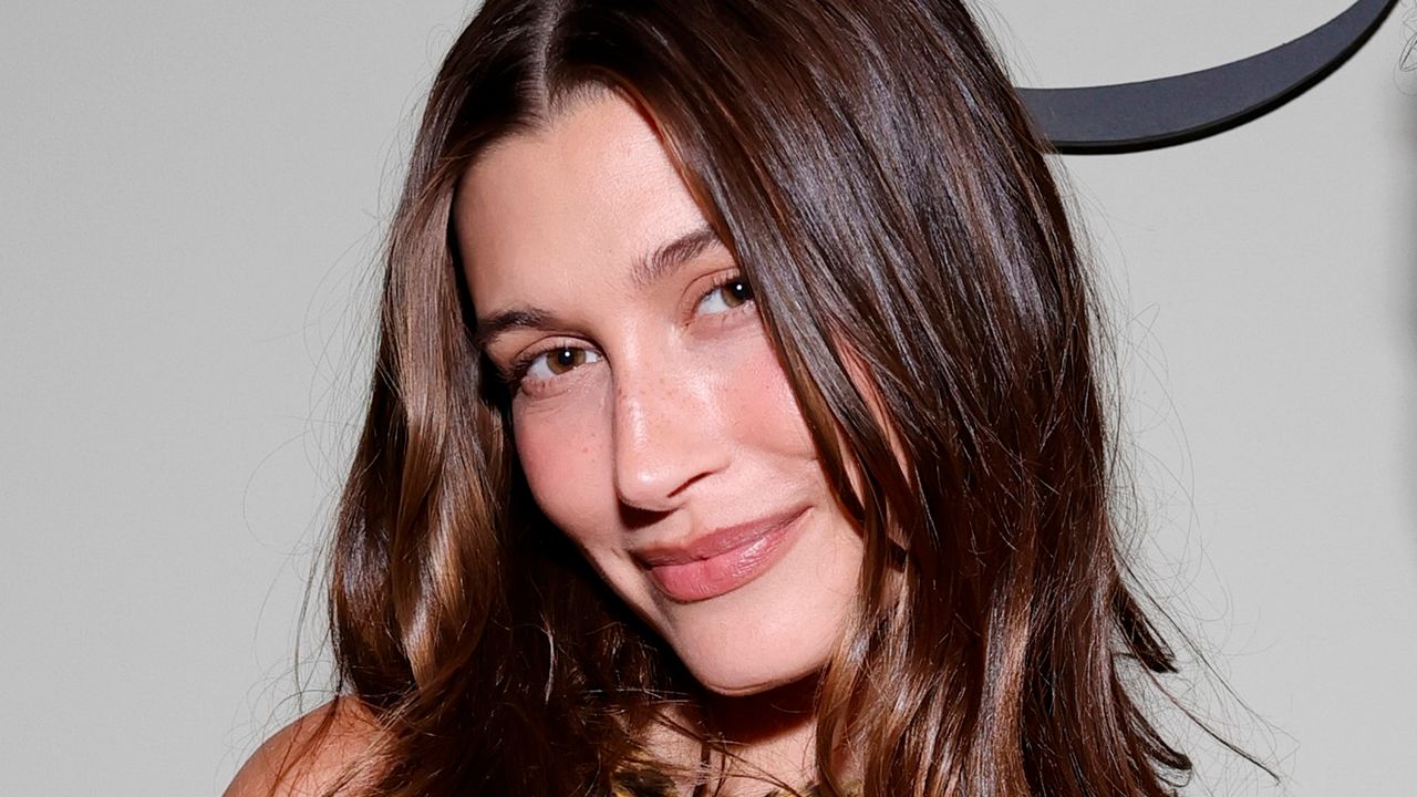 Hailey Bieber, perioral dermatitis, flare-up