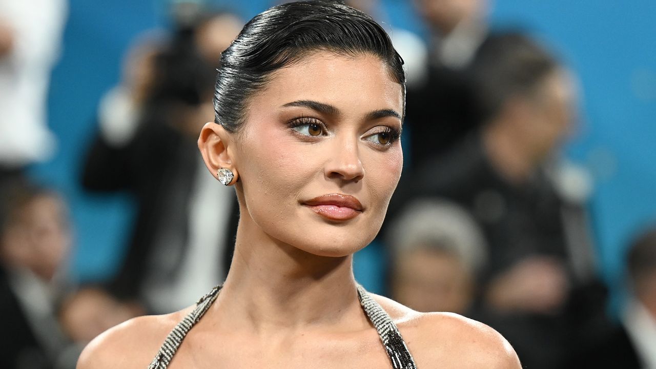 Kylie Jenner, Summer, Polka Dot, Nail Trend