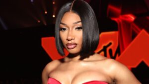 Megan Thee Stallion, สีผมใหม่, แดงร้อน