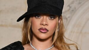 Rihanna, มวยผมยุ่ง, แดง, พรมแดง, แม่