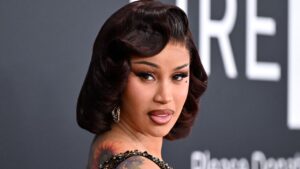 Cardi B, Beehive Updo, สูงขึ้น