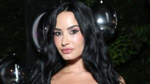 Demi Lovato, Ghost, Jelly Nails, เท่, น่าหลอกหลอน
