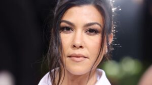 Kourtney Kardashian, ผมหน้าม้า, ฤดูกาลเวทมนตร์