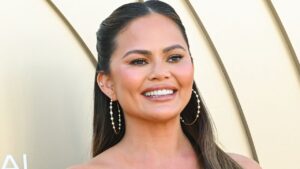 Chrissy Teigen, Lost, Veneer, Still Smiling