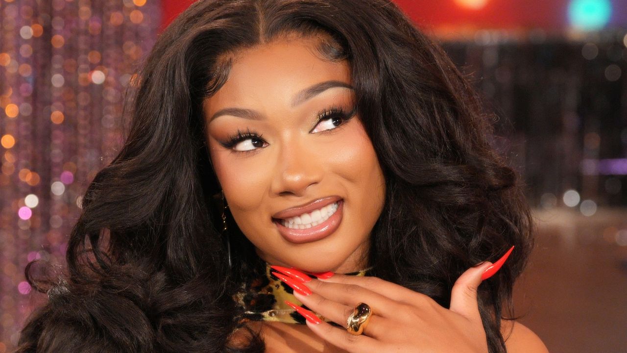 Megan Thee Stallion, 90s, Prom Queen, ผมทอง, ทรงผมใหญ่