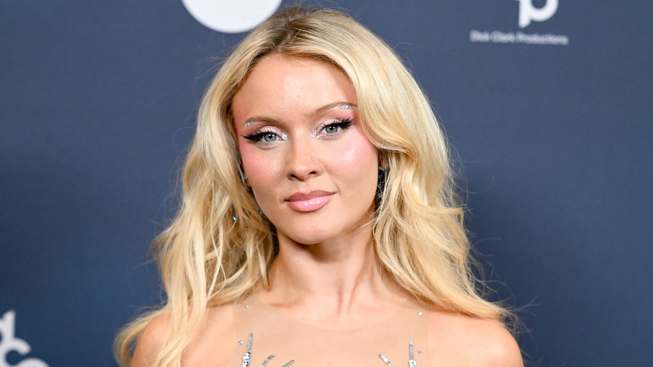 Zara Larsson, แทททูผีเสื้อ, Y2K, ความงาม